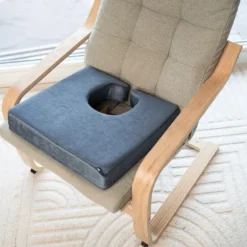 BIMA Sittepute med hull lett, 45x45x7,5cm