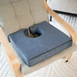 BIMA Sittepute med hull lett, 45x45x7,5cm