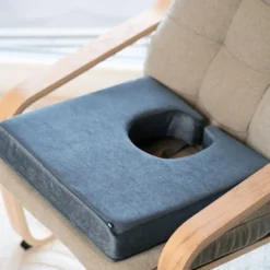 BIMA Sittepute med hull lett, 45x45x7,5cm
