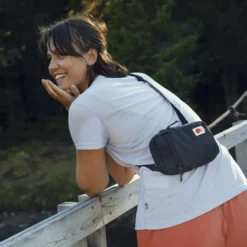 Fjällräven High Coast Pocket Veske, Blackberry