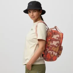 Fjällräven Kånken Graphics Laptop 15″ Ryggsekk Hidden Animals, rosa