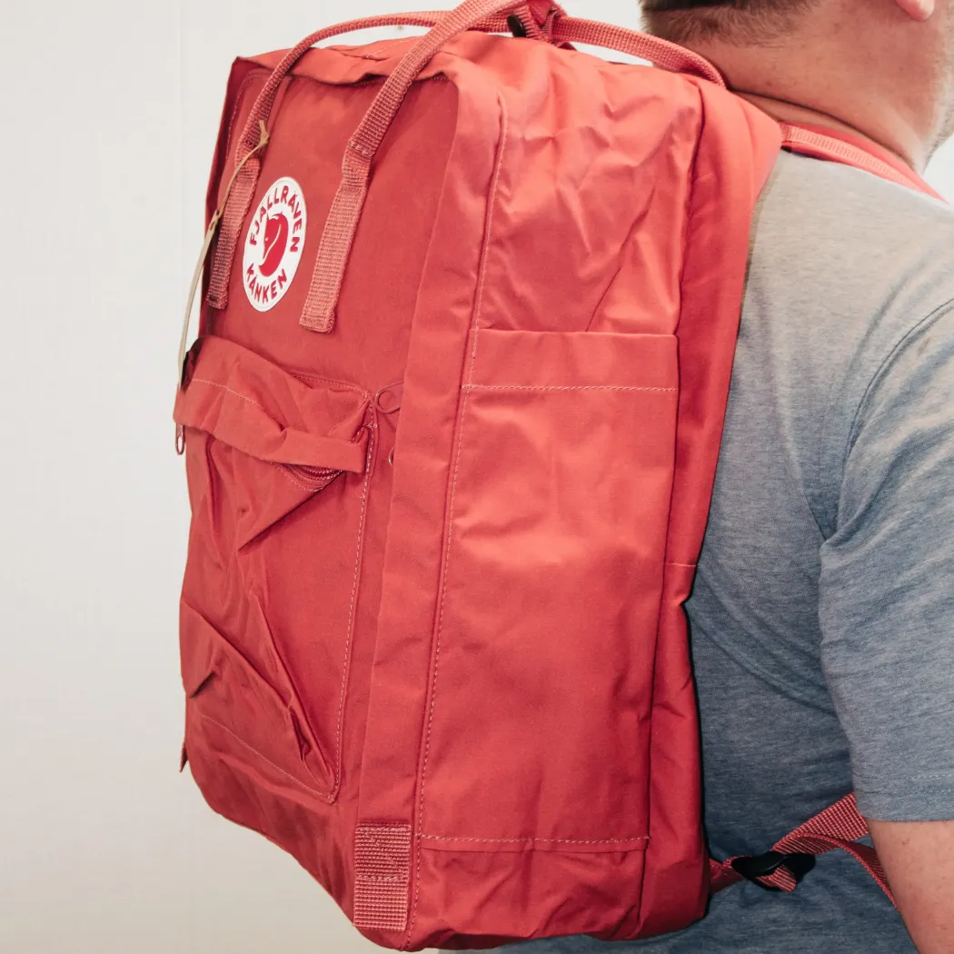 Fjällräven Kånken Laptop 17″ Ryggsekk, Dahlia