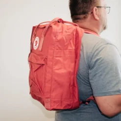 Fjällräven Kånken Laptop 17″ Ryggsekk, Dahlia