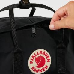 Fjällräven Kånken Laptop 17″ Ryggsekk, Dahlia
