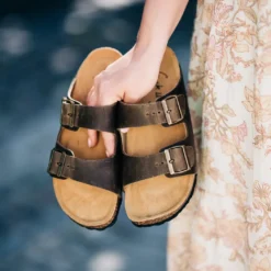Klassisk Grete Waitz sandal med unike dempeegenskaper, brun