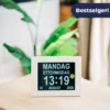 Lettleselig kalender-klokke 8″ – flere språk, hvit