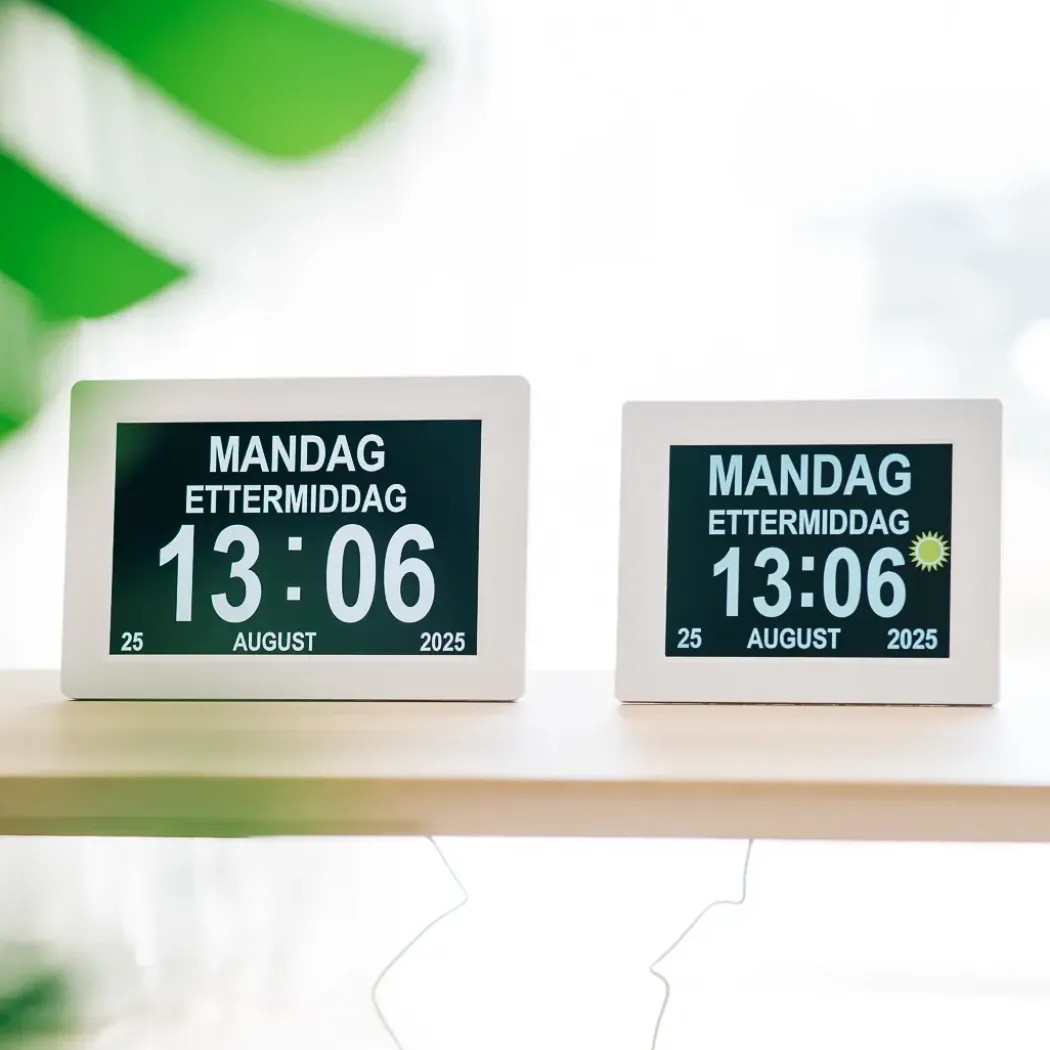 Lettleselig kalender-klokke 8″ – flere språk, hvit