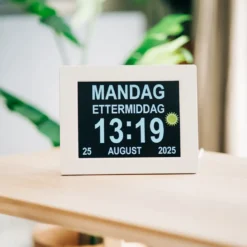 Lettleselig kalender-klokke 8″ – flere språk, hvit