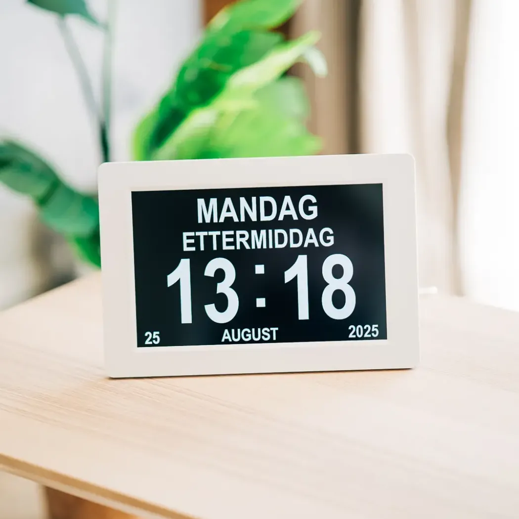 Lettleselig kalender-klokke 10″ – flere språk, hvit