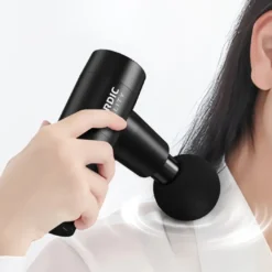 Nordic Quality Mini massasjepistol med 6 ulike massasjehoder, svart