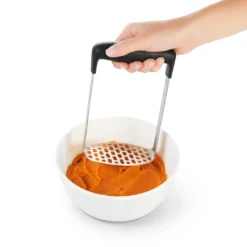 OXO potetmoser med ergonomisk grep i rustfritt stål