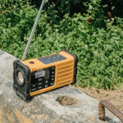 Sangean MMR-88 bærbar nødradio med sveiv, solcelle, DAB+ og FM